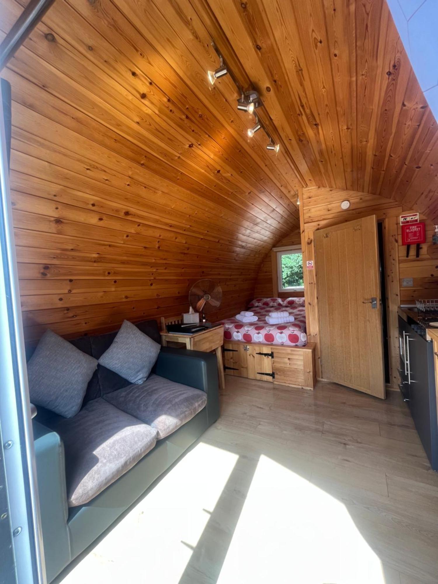 Conifer Cabins Fort William Luaran gambar