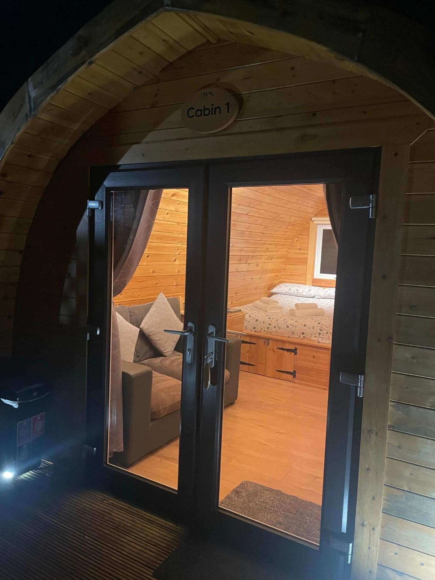 Conifer Cabins Fort William Luaran gambar